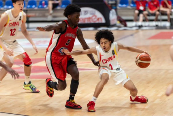 赢正通 太厉害了！男篮18岁小将8次盖帽，遮天盖地